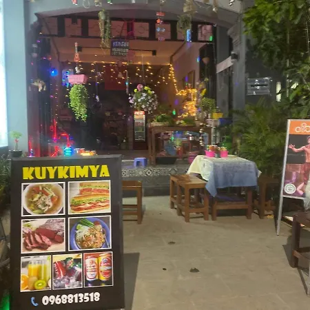 Night Market Kimsun Hostel